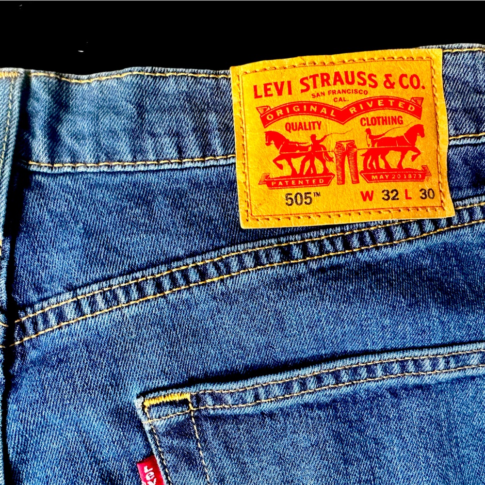 Men’s jeans Levi  505 W 32 L 30 Jeans  new not worn. Regular leg